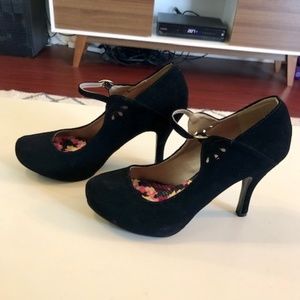 Qupid Mary Jane Black Heels. Women's Size 10.